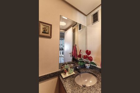 Apartamento à venda com 159m², 4 quartos e 3 vagas Apartamento à venda com 159m², 4 quartos e 3 vagasLavabo