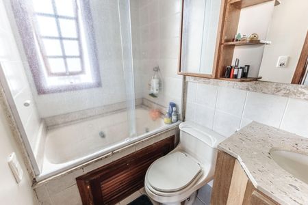 Apartamento à venda com 159m², 4 quartos e 3 vagas Apartamento à venda com 159m², 4 quartos e 3 vagasBanheiro da Suíte 2