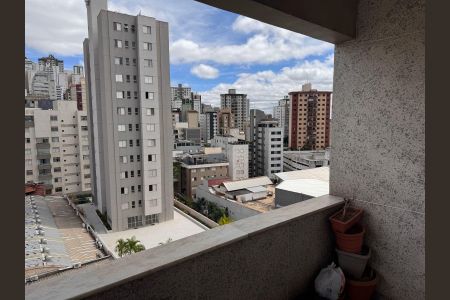 Apartamento à venda com 75m², 2 quartos e 1 vaga Apartamento à venda com 75m², 2 quartos e 1 vagaSacada/Sala