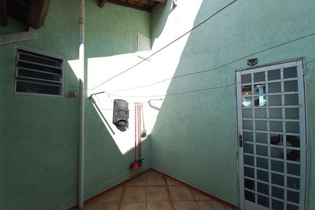 Casa à venda com 97m², 3 quartos e 2 vagas Casa à venda com 97m², 3 quartos e 2 vagasQuintal