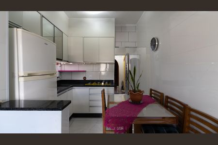 Casa à venda com 182m², 8 quartos e 1 vaga Casa à venda com 182m², 8 quartos e 1 vagaCozinha