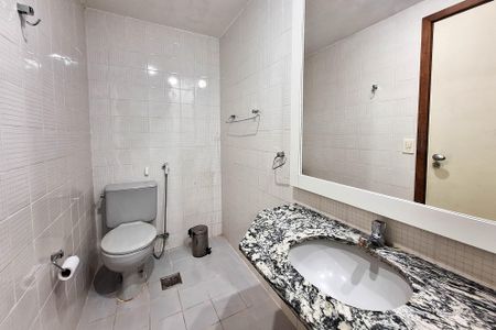Apartamento à venda com 245m², 4 quartos e 2 vagasBanheiro da Suíte 2