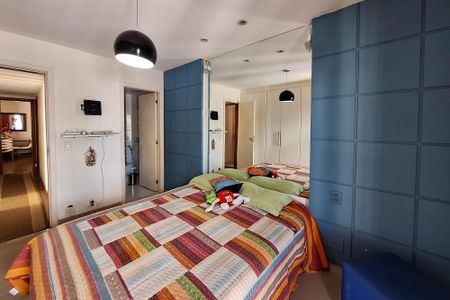 Apartamento à venda com 245m², 4 quartos e 2 vagasSuíte 1