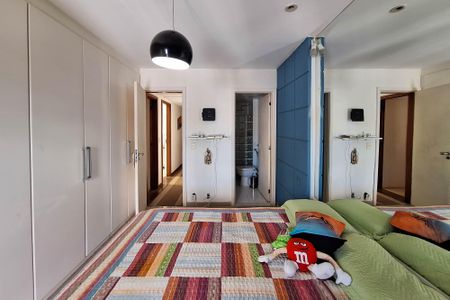 Apartamento à venda com 245m², 4 quartos e 2 vagasSuíte 1