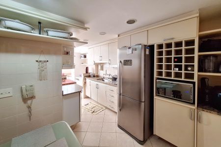 Apartamento à venda com 245m², 4 quartos e 2 vagasCozinha