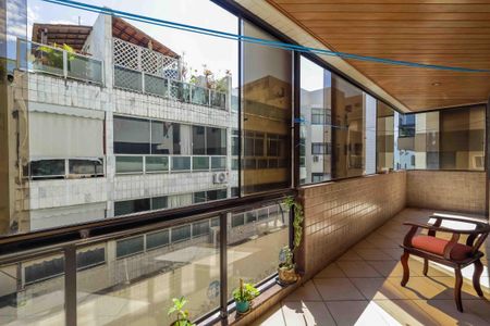 Apartamento à venda com 95m², 3 quartos e sem vaga Apartamento à venda com 95m², 3 quartos e sem vagaVaranda