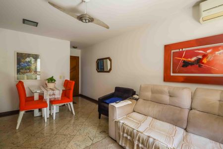 Apartamento à venda com 95m², 3 quartos e sem vaga Apartamento à venda com 95m², 3 quartos e sem vagaSala