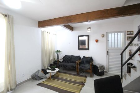 Casa de condomínio à venda com 135m², 2 quartos e 2 vagasSala