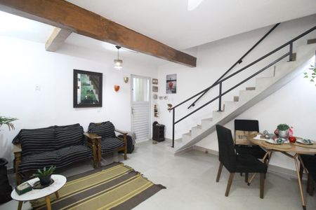 Casa de condomínio à venda com 135m², 2 quartos e 2 vagasSala