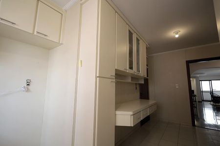 Apartamento à venda com 196m², 4 quartos e 2 vagas Apartamento à venda com 196m², 4 quartos e 2 vagasCozinha