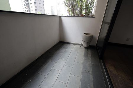 Apartamento à venda com 196m², 4 quartos e 2 vagas Apartamento à venda com 196m², 4 quartos e 2 vagasSacada