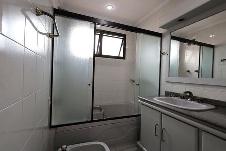 Apartamento à venda com 196m², 4 quartos e 2 vagas Apartamento à venda com 196m², 4 quartos e 2 vagasBanheiro Suíte 3