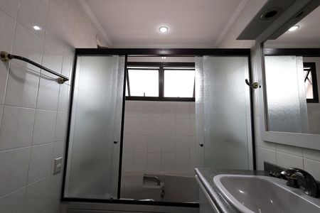 Apartamento à venda com 196m², 4 quartos e 2 vagas Apartamento à venda com 196m², 4 quartos e 2 vagasBanheiro Suíte 3