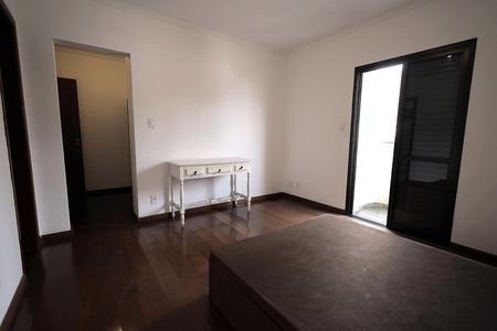 Apartamento à venda com 196m², 4 quartos e 2 vagas Apartamento à venda com 196m², 4 quartos e 2 vagasQuarto Suíte 1