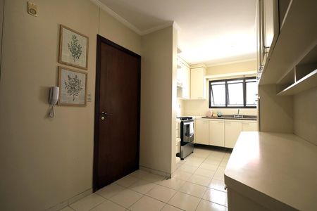 Apartamento à venda com 196m², 4 quartos e 2 vagas Apartamento à venda com 196m², 4 quartos e 2 vagasCozinha