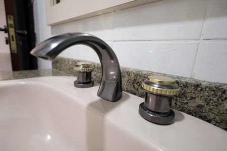 Apartamento à venda com 196m², 4 quartos e 2 vagas Apartamento à venda com 196m², 4 quartos e 2 vagasBanheiro Suíte 1