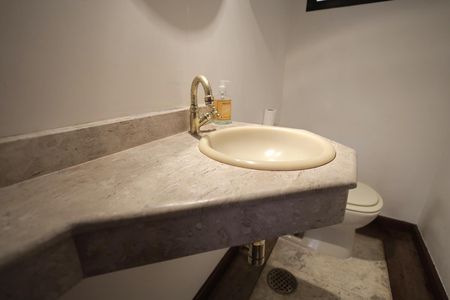 Apartamento à venda com 196m², 4 quartos e 2 vagas Apartamento à venda com 196m², 4 quartos e 2 vagasLavabo