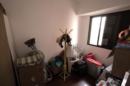 Apartamento à venda com 196m², 4 quartos e 2 vagas Apartamento à venda com 196m², 4 quartos e 2 vagasQuarto de Serviço