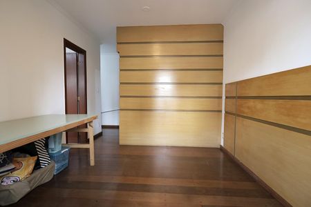 Apartamento à venda com 196m², 4 quartos e 2 vagas Apartamento à venda com 196m², 4 quartos e 2 vagasQuarto Suíte 3