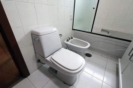 Apartamento à venda com 196m², 4 quartos e 2 vagas Apartamento à venda com 196m², 4 quartos e 2 vagasBanheiro Suíte 3