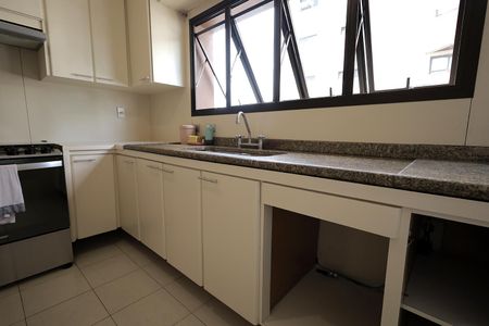 Apartamento à venda com 196m², 4 quartos e 2 vagas Apartamento à venda com 196m², 4 quartos e 2 vagasCozinha