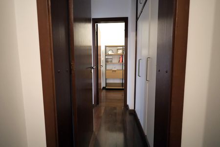 Apartamento à venda com 196m², 4 quartos e 2 vagas Apartamento à venda com 196m², 4 quartos e 2 vagasCorredor