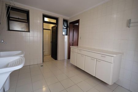 Apartamento à venda com 196m², 4 quartos e 2 vagas Apartamento à venda com 196m², 4 quartos e 2 vagasÁrea de Serviço