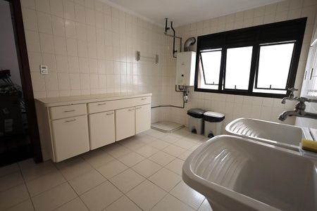 Apartamento à venda com 196m², 4 quartos e 2 vagas Apartamento à venda com 196m², 4 quartos e 2 vagasÁrea de Serviço