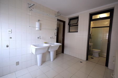 Apartamento à venda com 196m², 4 quartos e 2 vagas Apartamento à venda com 196m², 4 quartos e 2 vagasÁrea de Serviço