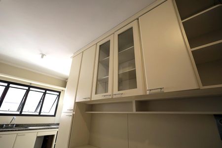 Apartamento à venda com 196m², 4 quartos e 2 vagas Apartamento à venda com 196m², 4 quartos e 2 vagasCozinha