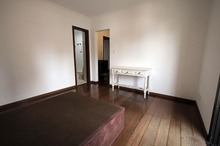Apartamento à venda com 196m², 4 quartos e 2 vagas Apartamento à venda com 196m², 4 quartos e 2 vagasQuarto Suíte 1