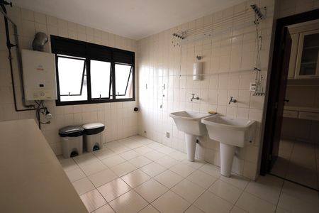 Apartamento à venda com 196m², 4 quartos e 2 vagas Apartamento à venda com 196m², 4 quartos e 2 vagasÁrea de Serviço