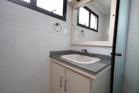 Apartamento à venda com 196m², 4 quartos e 2 vagas Apartamento à venda com 196m², 4 quartos e 2 vagasBanheiro Suíte 2