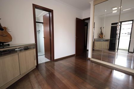 Apartamento à venda com 196m², 4 quartos e 2 vagas Apartamento à venda com 196m², 4 quartos e 2 vagasQuarto Suíte 2