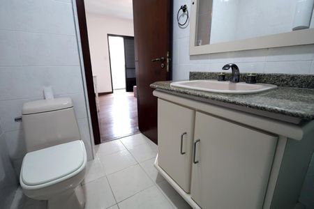 Apartamento à venda com 196m², 4 quartos e 2 vagas Apartamento à venda com 196m², 4 quartos e 2 vagasBanheiro Suíte 1