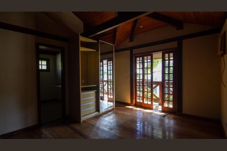 Casa de condomínio para alugar com 177m², 4 quartos e 2 vagas Casa de condomínio para alugar com 177m², 4 quartos e 2 vagasSuíte