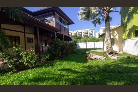 Casa de condomínio para alugar com 177m², 4 quartos e 2 vagas Casa de condomínio para alugar com 177m², 4 quartos e 2 vagasQuintal