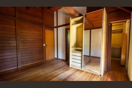 Casa de condomínio para alugar com 177m², 4 quartos e 2 vagas Casa de condomínio para alugar com 177m², 4 quartos e 2 vagasSuíte