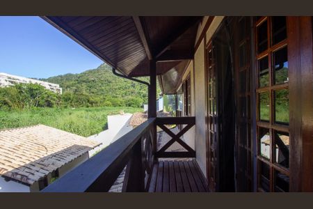 Casa de condomínio para alugar com 177m², 4 quartos e 2 vagas Casa de condomínio para alugar com 177m², 4 quartos e 2 vagasSacada da Quarto 2