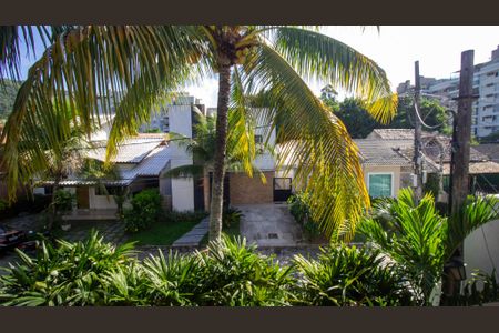 Casa de condomínio para alugar com 177m², 4 quartos e 2 vagas Casa de condomínio para alugar com 177m², 4 quartos e 2 vagasVista da Sacada da Suíte