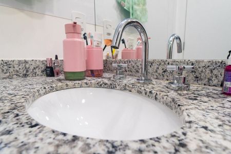 Apartamento à venda com 57m², 2 quartos e 1 vagaBanheiro Social Detalhe