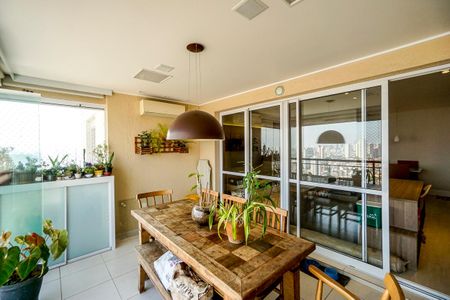 Apartamento para alugar com 86m², 2 quartos e 2 vagasVaranda