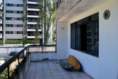 Casa de condomínio à venda com 250m², 4 quartos e 1 vaga Casa de condomínio à venda com 250m², 4 quartos e 1 vagaVaranda