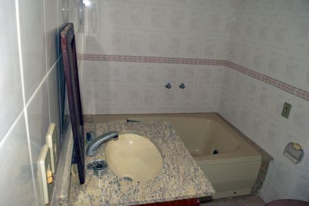 Casa de condomínio à venda com 250m², 4 quartos e 1 vaga Casa de condomínio à venda com 250m², 4 quartos e 1 vagaBanheiro Social