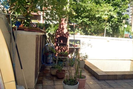 Casa de condomínio à venda com 250m², 4 quartos e 1 vaga Casa de condomínio à venda com 250m², 4 quartos e 1 vagaPiscina