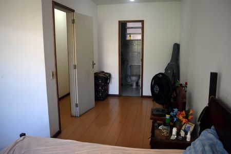 Casa de condomínio à venda com 250m², 4 quartos e 1 vaga Casa de condomínio à venda com 250m², 4 quartos e 1 vagaQuarto 3