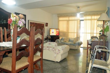 Casa de condomínio à venda com 250m², 4 quartos e 1 vaga Casa de condomínio à venda com 250m², 4 quartos e 1 vagaSala