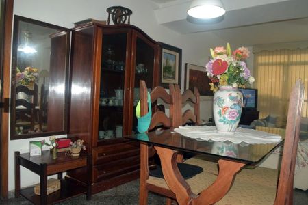 Casa de condomínio à venda com 250m², 4 quartos e 1 vaga Casa de condomínio à venda com 250m², 4 quartos e 1 vagaSala