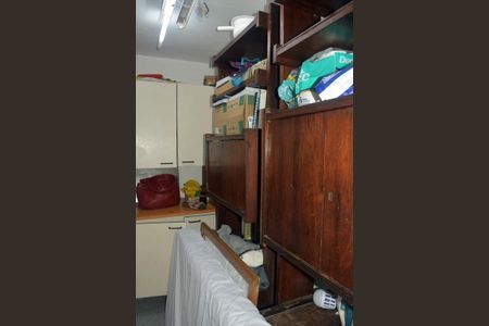 Casa de condomínio à venda com 250m², 4 quartos e 1 vaga Casa de condomínio à venda com 250m², 4 quartos e 1 vagaQuarto de Serviço