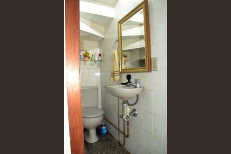 Casa de condomínio à venda com 250m², 4 quartos e 1 vaga Casa de condomínio à venda com 250m², 4 quartos e 1 vagaLavabo